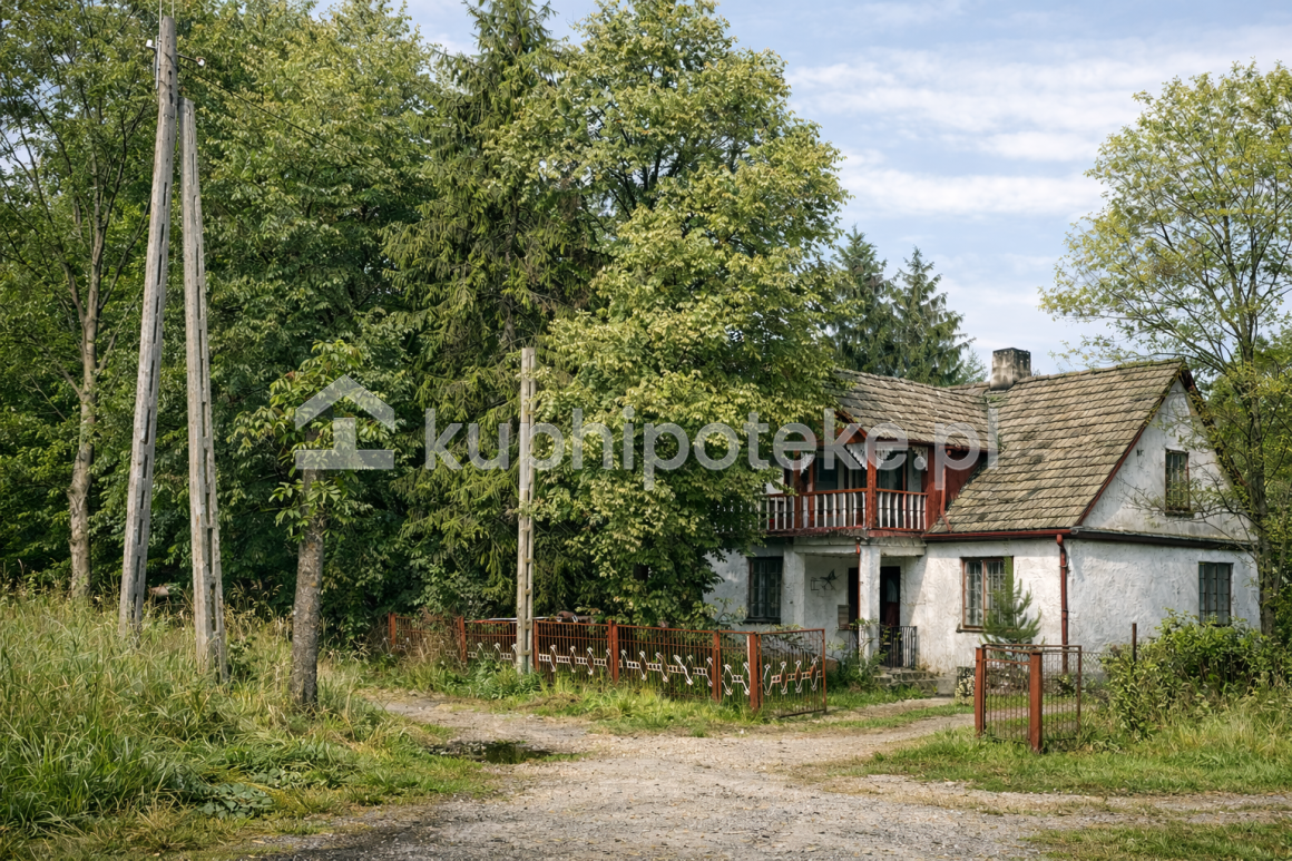 Dom wolnostojący w otoczeniu drzew, sprzedaż wierzytelności hipotecznej