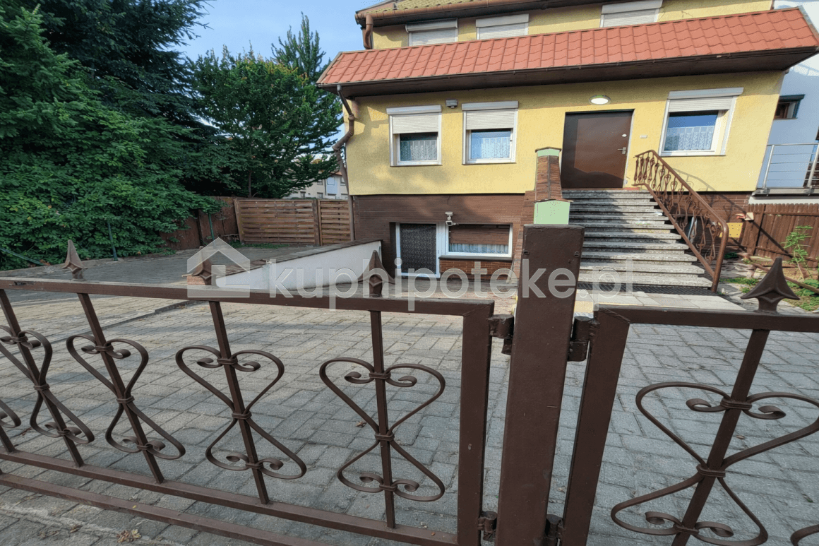 Dom, Baranowo, koło Poznania, ogrodzony, dług