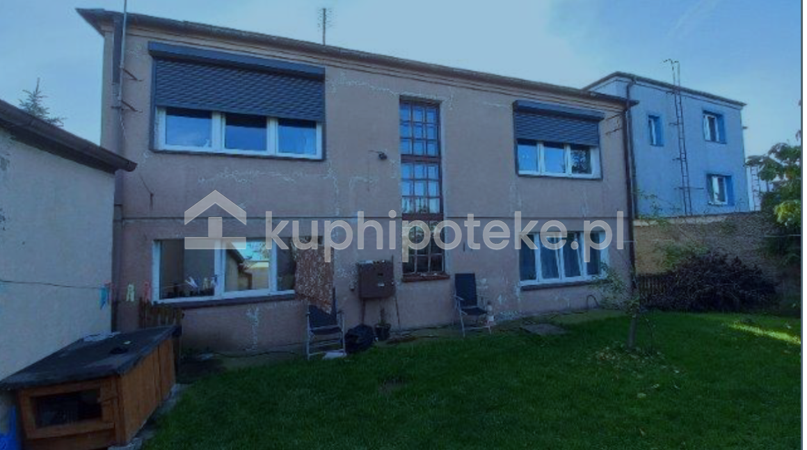 Duży piętrowy dom na ogrodzonej działce z garażem, sprzedaż długu hipotecznego