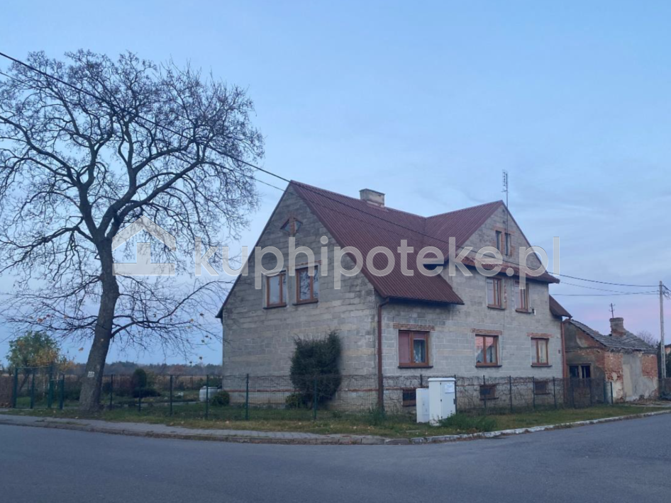 Dom na ogrodzonej działce w Dzierzbinie - sprzedaż hipoteki