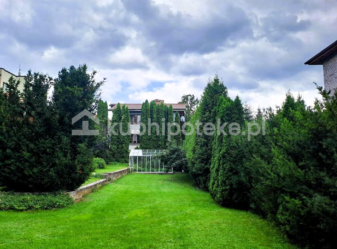 Widok na ogród domu w Starachowicach - sprzedaż wierzytelności hipotecznej