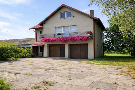 Domy mieszkalne z garażami w Starogardzie Gdańskim – zabudowana nieruchomość z potencjałem mieszkaniowym