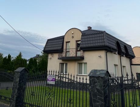 Obiekt biurowo-magazynowy z domem i parkingiem - Pruszków
