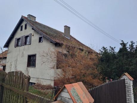 Nieruchomość gruntowa z zabudową mieszkalno-gospodarczą w Rogoźnie.