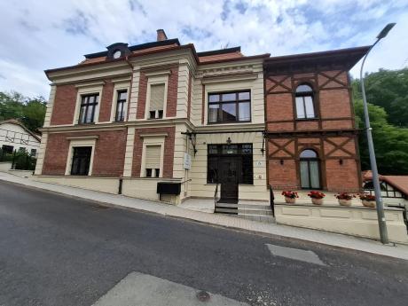 Kompleks hotelowy z zapleczem spa i rehabilitacji w Jedlinie-Zdroju