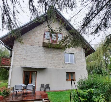 Ponad 3 ha ziemi + dom jednorodzinny – idealne na gospodarstwo lub rekreację, 50 km od Krakowa