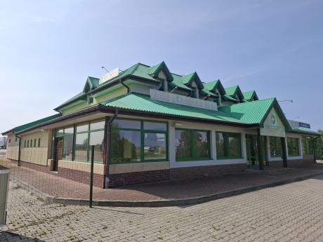 Funkcjonująca stacja benzynowa z budynkiem restauracyjnym - Mokrzeszów